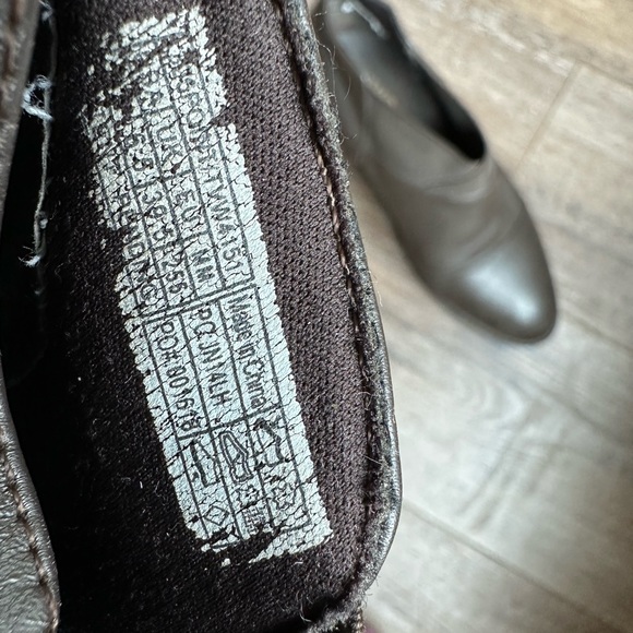 Vionic 326 Point Brown Leather Block Heel Slip On Cap Bootie - Picture 8 of 8